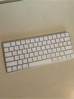 Apple Magic Wireless Keyboard